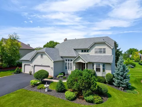 3510 Bunker Hill Dr, Algonquin, IL 60102