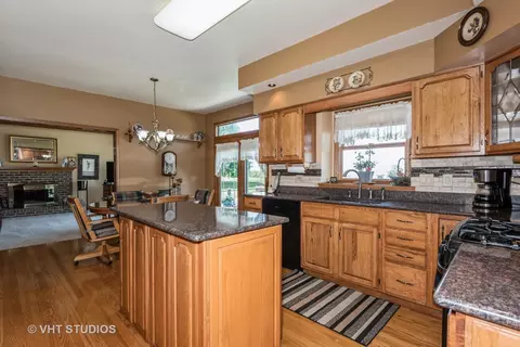 Kitchen - 3510 Bunker Hill Dr, Algonquin, IL 60102 photo 2 of 2