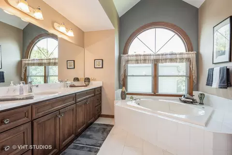 Bath - 3510 Bunker Hill Dr, Algonquin, IL 60102 photo 3 of 4