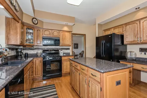 Kitchen - 3510 Bunker Hill Dr, Algonquin, IL 60102 photo 1 of 2