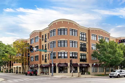106 S Ridgeland Ave #208, Oak Park, IL 60302