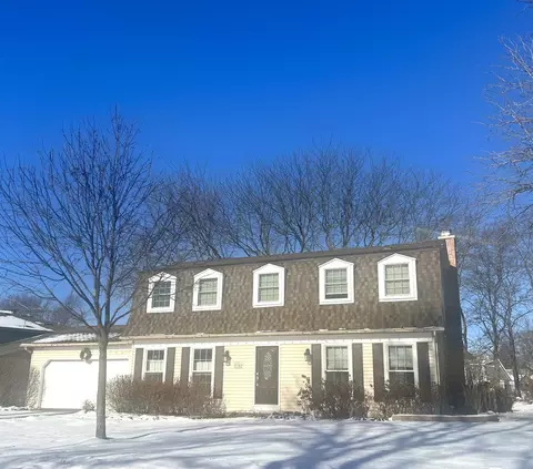 2790 Valley Forge Rd, Lisle, IL 60532