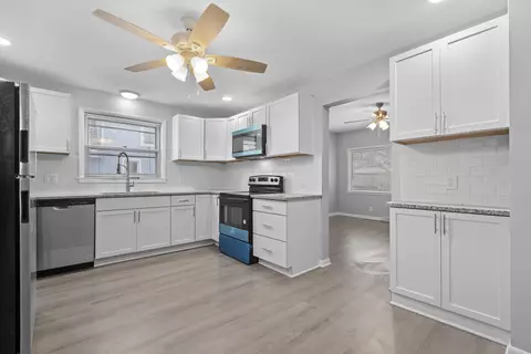 Entry Way - 405 Eleanor St, Thornton, IL 60476 photo 1 of 1