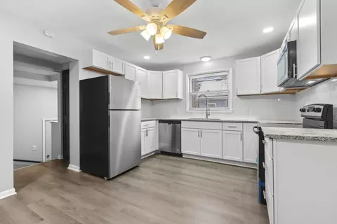 Kitchen - 405 Eleanor St, Thornton, IL 60476 photo 1 of 1