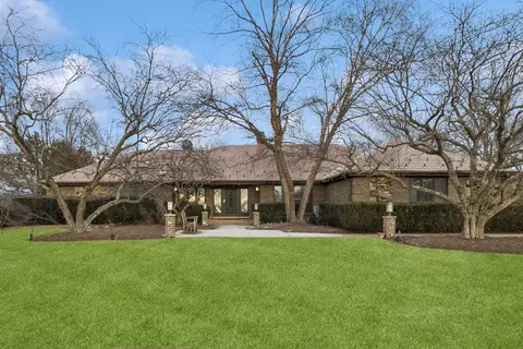 2305 Harrow Gate Dr, Inverness, IL 60010