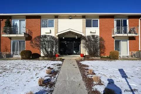 8824 Jody Ln #2G, Des Plaines, IL 60016