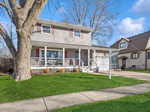 17 Lincoln Ave, East Dundee, IL 60118