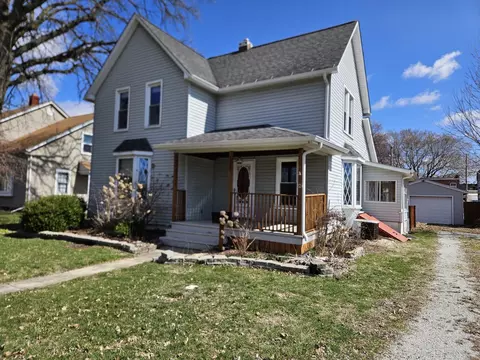 112 N Pine St, Momence, IL 60954