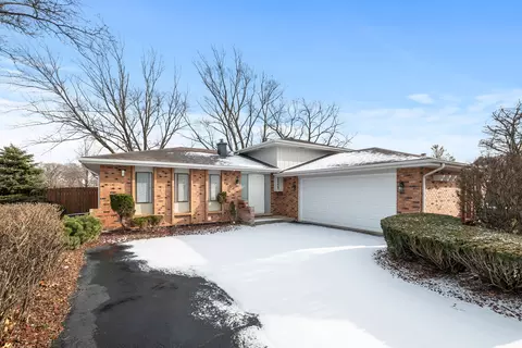 18205 Olde Farm Rd, Lansing, IL 60438