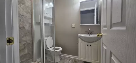 Bath - 455 Alcoa Ln, Hoffman Estates, IL 60169 photo 1 of 3