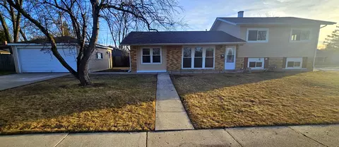 455 Alcoa Ln, Hoffman Estates, IL 60169