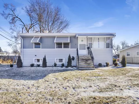 709 Silver Lake Rd, Cary, IL 60013
