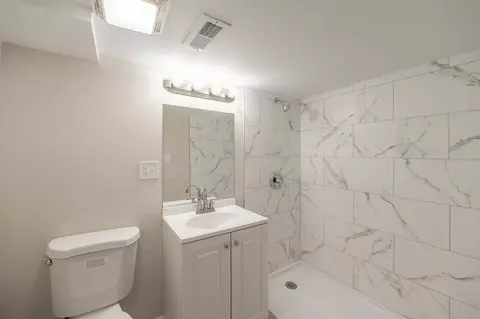 Bath - 11647 S May St, Chicago, IL 60643 photo 1 of 2