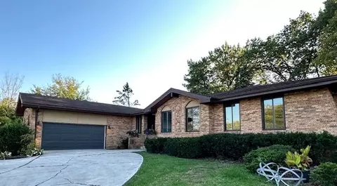 9027 W Sierra Ln, Palos Hills, IL 60465