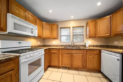 2710 Kama Ave, Mchenry, IL 60050 photo 6
