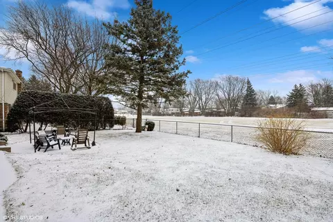 570 Figard Ln, Des Plaines, IL 60016 photo 28