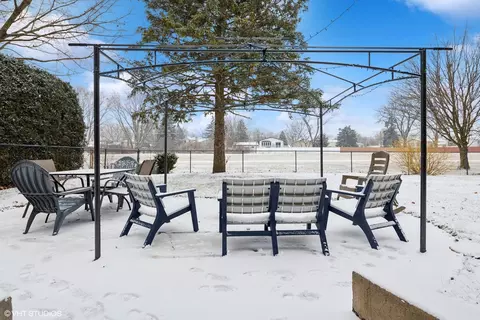 570 Figard Ln, Des Plaines, IL 60016 photo 24
