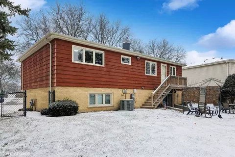 570 Figard Ln, Des Plaines, IL 60016 photo 27
