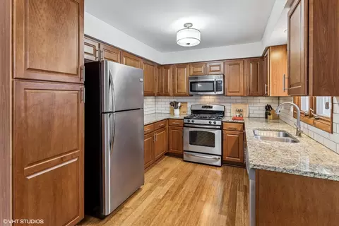570 Figard Ln, Des Plaines, IL 60016 photo 9