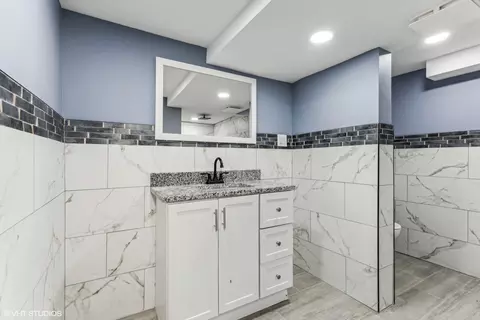 Bath - 14537 Clinton St, Harvey, IL 60426 photo 3 of 4