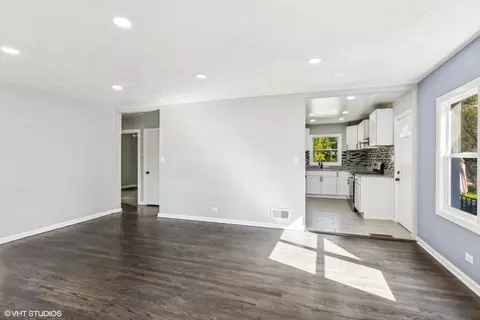 Living - 14537 Clinton St, Harvey, IL 60426 photo 4 of 5
