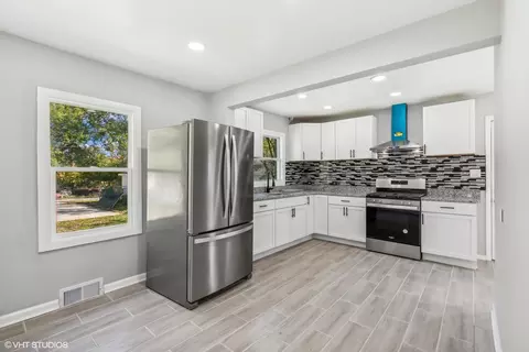 Kitchen - 14537 Clinton St, Harvey, IL 60426 photo 4 of 4
