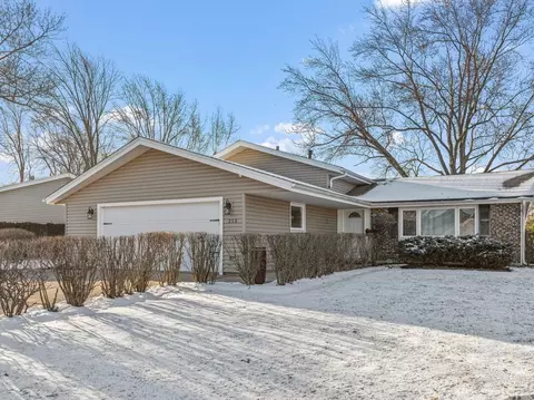 215 W Hartford Dr, Schaumburg, IL 60193