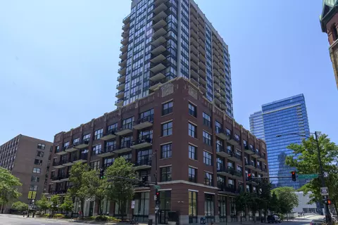 210 S Desplaines St #312, Chicago, IL 60661