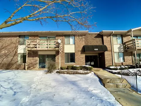 456 Raintree Dr #1A, Glen Ellyn, IL 60137