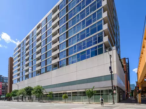 630 N Franklin St #611, Chicago, IL 60654