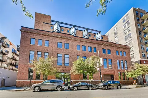 222 S Racine Ave #302, Chicago, IL 60607