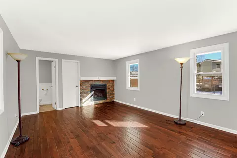 Living - 1122 Pheasant Dr, Bradley, IL 60915 photo 5 of 6