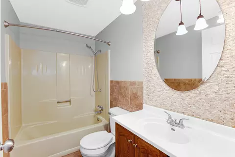 Bath - 1122 Pheasant Dr, Bradley, IL 60915 photo 2 of 2