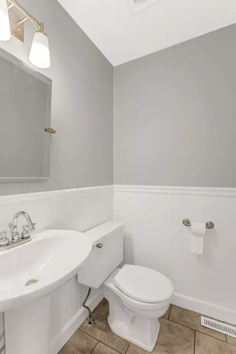 Bath - 1122 Pheasant Dr, Bradley, IL 60915 photo 1 of 2