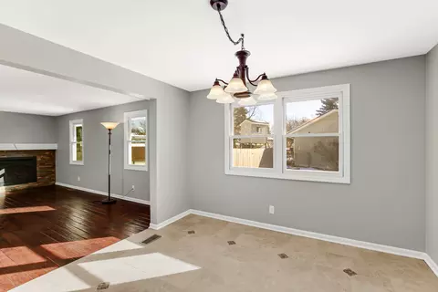 Living - 1122 Pheasant Dr, Bradley, IL 60915 photo 4 of 6