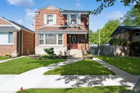 8806 S Bennett Ave, Chicago, IL 60617