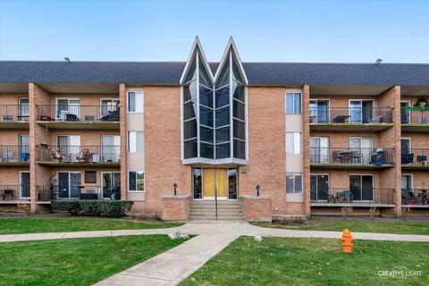 1004 N Mill St #107, Naperville, IL 60563