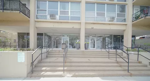 6730 S South Shore Dr #406, Chicago, IL 60649