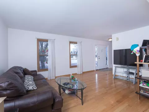 1184 Lexington Dr, Bartlett, IL 60103 photo 3
