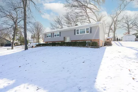 28 W621 Indian Knoll Rd, West Chicago, IL 60185