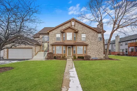 728 Kresswood Dr #728, Mchenry, IL 60050