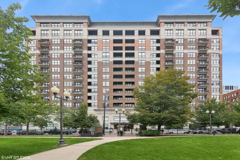 849 N Franklin St #408, Chicago, IL 60610