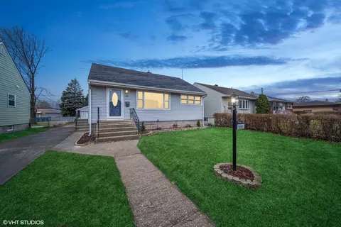 596 Mackinaw Ave, Calumet City, IL 60409