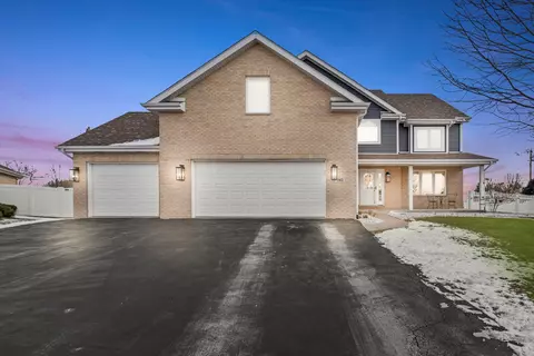 110 Sky View Ln, Beecher, IL 60401