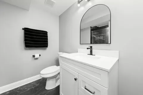 Bath - 110 Sky View Ln, Beecher, IL 60401 photo 7 of 8