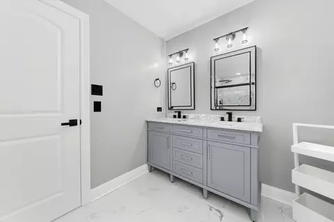 Bath - 110 Sky View Ln, Beecher, IL 60401 photo 5 of 8