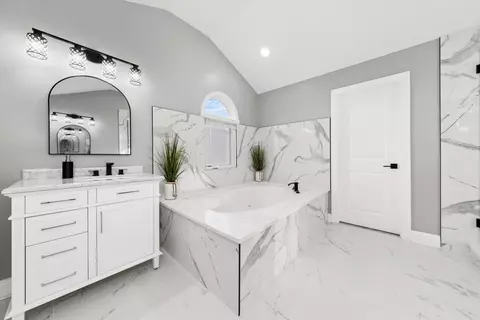 Bath - 110 Sky View Ln, Beecher, IL 60401 photo 4 of 8
