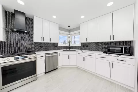 Kitchen - 110 Sky View Ln, Beecher, IL 60401 photo 3 of 5
