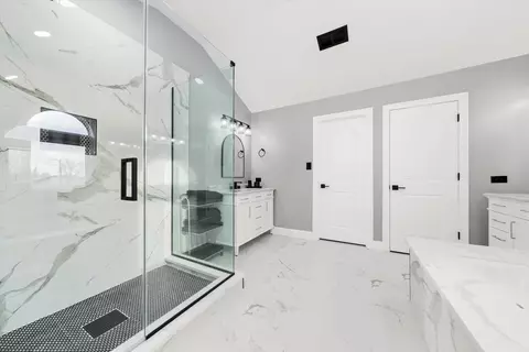 Bath - 110 Sky View Ln, Beecher, IL 60401 photo 2 of 8