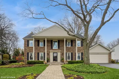 2851 Canterbury Dr, Northbrook, IL 60062